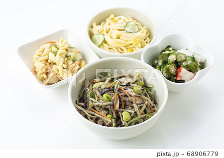 蒸し鶏とヒジキのサラダ(根菜サラダ) 蒸し鶏とヒジキのサラダ(根菜サラダ) 68906779