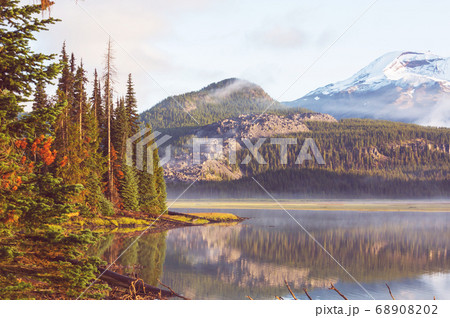Lake in Oregon Lake in Oregon 68908202