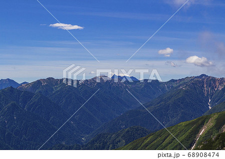 【北アルプス・立山】 雄山登山道から望む 槍・穂高連峰と北アルプスの山々 【北アルプス・立山】 雄山登山道から望む 槍・穂高連峰と北アルプスの山々 68908474