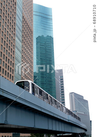 高層ビルとゆりかもめ 高層ビルとゆりかもめ 68910710