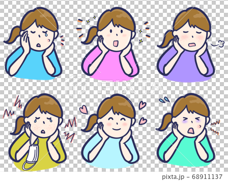 肌の調子に一喜一憂する女性 68911137