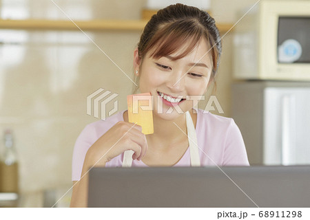 woman, shopping online woman, shopping online 68911298