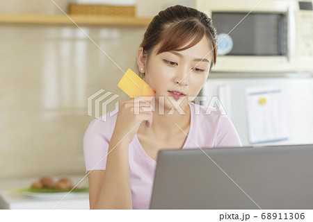woman, shopping online woman, shopping online 68911306