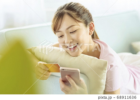 woman, shopping online woman, shopping online 68911636