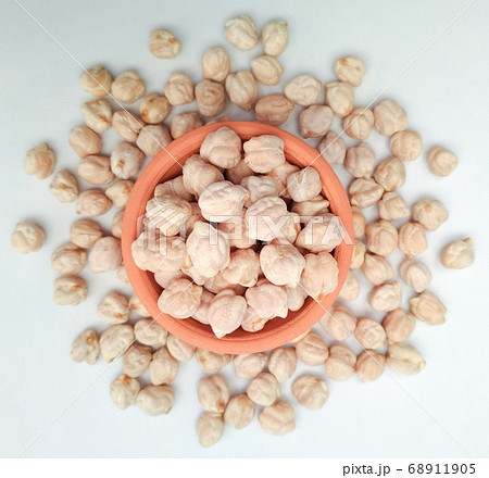 chickpea in clay bowl on white background. top view. chickpea in clay bowl on white background. top view. 68911905