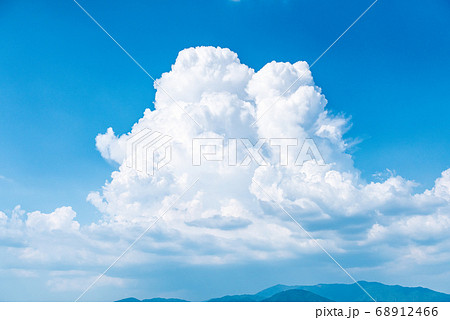 夏イメージ　入道雲　積乱雲 68912466