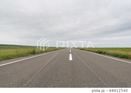 まっすぐな道 68912540