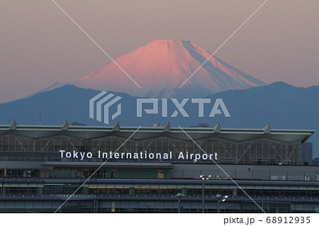 富士山と羽田空港 富士山と羽田空港 68912935