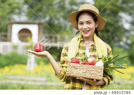 Women farmer Women farmer 68913784