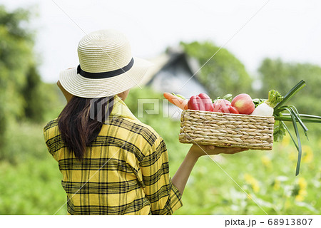 Women farmer 68913807