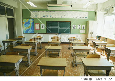 学校 晴れた日の教室 68914172