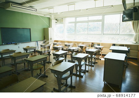 学校 晴れた日の教室 学校 晴れた日の教室 68914177