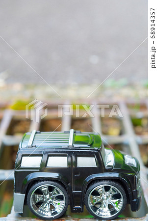 悪路を走破する車 悪路を走破する車 68914357