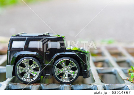 悪路を走破する車 悪路を走破する車 68914367