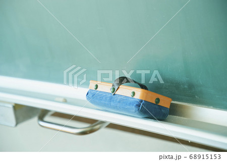 黒板消しと黒板 黒板消しと黒板 68915153