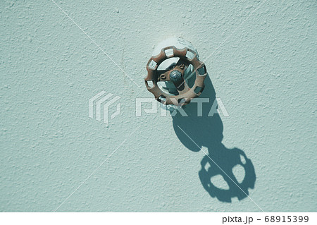 錆びた蛇口 68915399