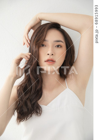 ナチュラルな雰囲気の女性ポートレートの写真素材 [68915993] - PIXTA