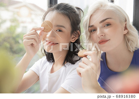 女性 ライフスタイル リラックス 女性 ライフスタイル リラックス 68916380