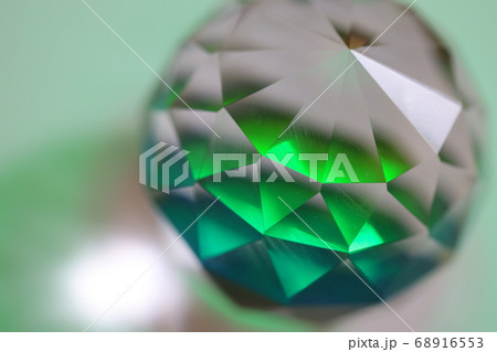 光の当たる多面体 68916553
