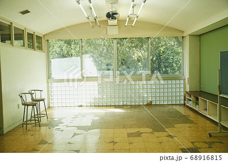 窓とガラスタイル 68916815