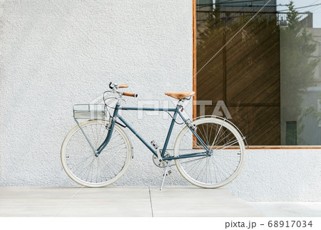 家に置いてあるオシャレな自転車 68917034