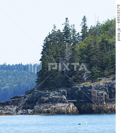 Close up of the coast of an Island in the waters 68919379