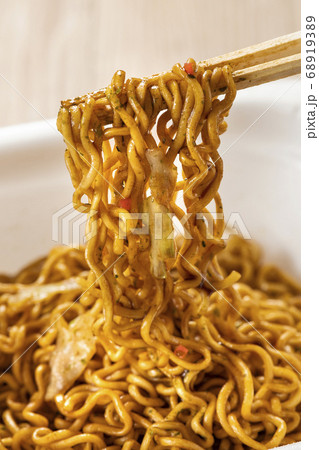 インスタント焼きそば 68919389