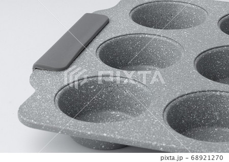 New ceramic baking dish isolated on white 68921270