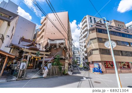 日本の東京都市景観　強運厄除け・銭洗い弁天として人気急上昇中の「小網神社」＝中央区日本橋小網町 68921304