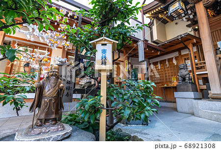 日本の東京都市景観　強運厄除け・銭洗い弁天として人気急上昇中の「小網神社」＝中央区日本橋小網町 68921308
