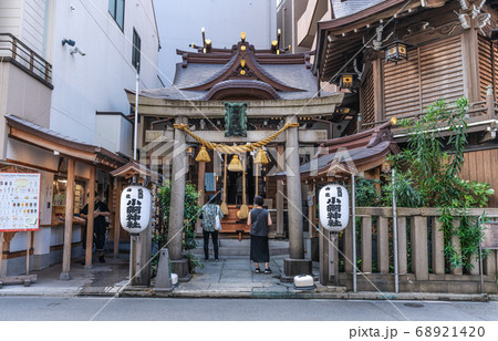 日本の東京都市景観　強運厄除け・銭洗い弁天として人気急上昇中の「小網神社」＝中央区日本橋小網町 68921420