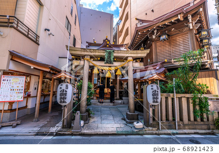 日本の東京都市景観　強運厄除け・銭洗い弁天として人気急上昇中の「小網神社」＝中央区日本橋小網町 68921423