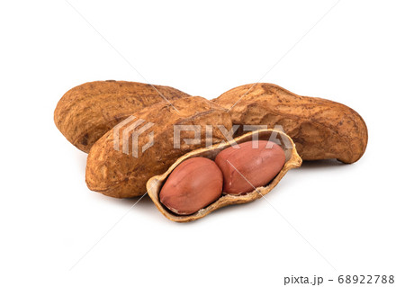 Roasted peanuts isolated on white background 68922788