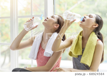 Female sports conversation Female sports conversation 68924564