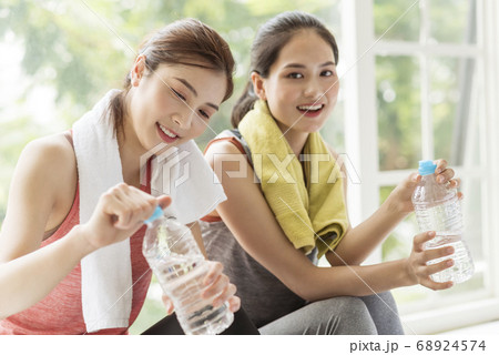 Female sports conversation 68924574