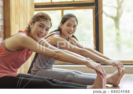 Female sports conversation Female sports conversation 68924588