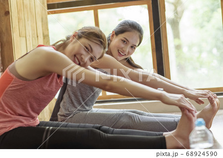 Female sports conversation Female sports conversation 68924590
