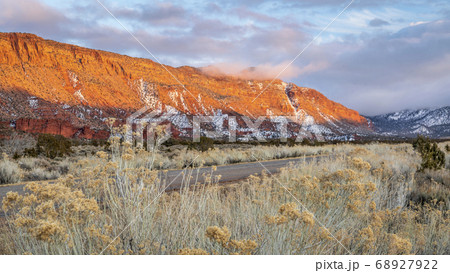 Winter sunset over Castle Valley in Utah Winter sunset over Castle Valley in Utah 68927922
