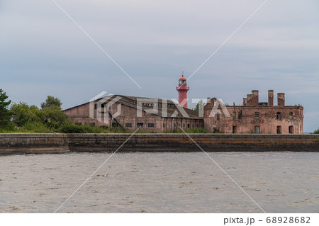Russia. Saint-Petersburg. Kronshlot Fort-a monument of history and architecture of the XVIII century, located along the fairway of the southern Bank of Kronshtadt. 68928682