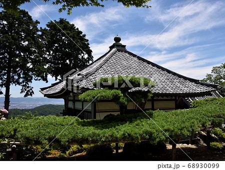善峯寺 護摩堂と遊龍の松 善峯寺 護摩堂と遊龍の松 68930099