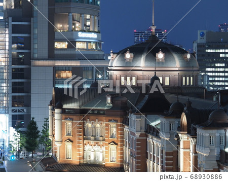 東京駅夜景 駅舎アップ 東京駅夜景 駅舎アップ 68930886