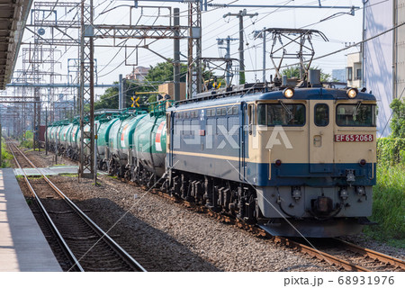 タンク車を牽引する貨物列車(EF65)の写真素材 [68931976] - PIXTA