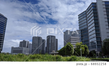 高層ビルと空 高層ビルと空 68932258