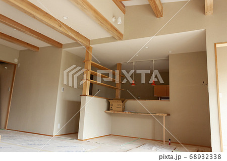 建設中の建物の中の部屋 建設中の建物の中の部屋 68932338