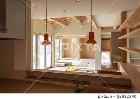 建設中の建物の中の部屋 68932340