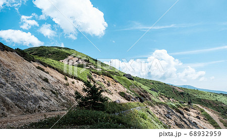 毛無峠の風景(毛無峠から毛無山と小串硫黄鉱山の索道跡を望む) 毛無峠の風景(毛無峠から毛無山と小串硫黄鉱山の索道跡を望む) 68932959