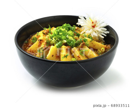 Chinese Jelly Pea Noodles (Liangfen) with Sauce Chinese Jelly Pea Noodles (Liangfen) with Sauce 68933511