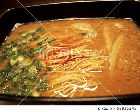 博多で食べるとんこつラーメン一蘭 68935245