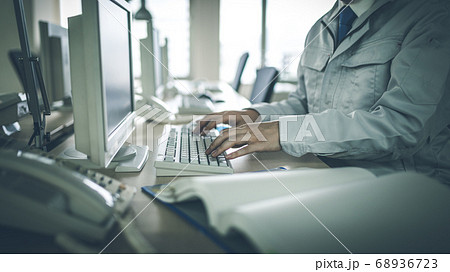 ビジネスシーン 68936723