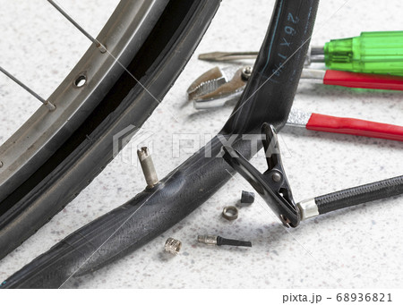 自転車　パンクの修理 68936821